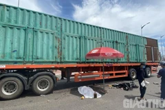 Bình Định: Va chạm với xe đầu kéo, 2 người đi xe đạp điện tử vong 