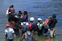 Đoàn người di cư Trung Mỹ tiếp tục hành trình qua Mexico tới Mỹ