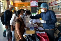 Một điểm xét nghiệm COVID-19 tại New Delhi, Ấn Độ. (Ảnh: THX/TTXVN)