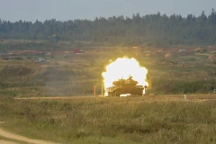 Xe tăng Việt Nam nhả đạn tại lượt thi đấu thứ 3 tại Army Games 2021. (Ảnh: Trần Hiếu/TTXVN)