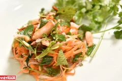 Nộm ghẹ - sự kết hợp những nguyên liệu cơ bản của ẩm thực Việt