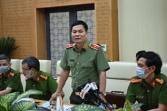 Thiếu tướng Lê Minh Mạnh, Phó Cục trưởng Cục An ninh mạng và Phòng chống tội phạm ứng dụng Công nghệ cao, Bộ Công an trả lời báo chí. (Ảnh: VOV)