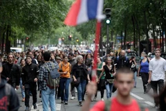 Pháp: Biểu tình lớn ở Paris phản đối "giấy thông hành COVID-19"