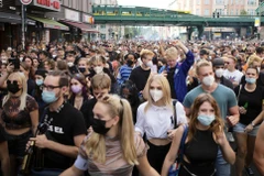 Đức: Cảnh sát đụng độ người biểu tình phản đối biện pháp chống dịch