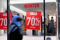 Chỉ số lòng tin tiêu dùng Mỹ cải thiện bất chấp lạm phát cao