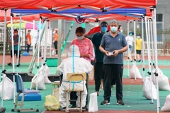 Quan chức Trung Quốc kêu gọi “bít” các lỗ hổng trong kiểm soát dịch