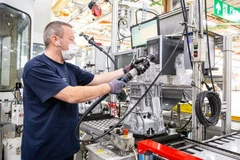 Ford đầu tư hơn 300 triệu USD sản xuất phụ tùng xe điện tại Anh