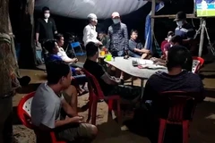 Hiện trường vụ cá độ bóng đá. (Ảnh: Công an An Giang)