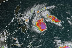 Bão Rai bắt đầu đổ bộ vào Philippines, hơn 45.000 dân phải sơ tán