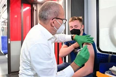 WHO: Không nên chỉ dựa vào vaccine mà lơ là trong phòng dịch 