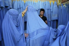 Afghanistan: Ngày những chiếc khăn choàng Burqa trở lại thủ đô Kabul