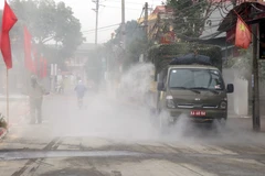 [Photo] Bắc Ninh phun hóa chất, Hòa Bình khẩn trương chống dịch