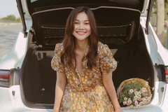 Sao Việt ''bùng nổ'' nhan sắc với váy in hoa trong loạt street style