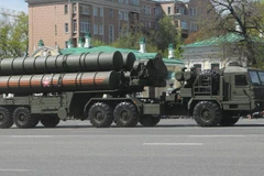 Nga tiến hành tập trận bắn đạn thật tại bãi huấn luyện Ashuluk