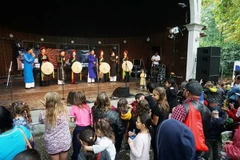 Văn hóa Việt Nam gây ấn tượng trong Lễ hội Hành tinh màu tại Séc 