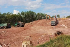 [Video] Mỏ đất vẫn hoạt động bất chấp lệnh cấm của tỉnh Thừa Thiên-Huế