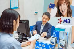 Giao dịch tại MB. (Ảnh: Vietnam+)