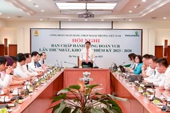 Ông Hồng Quang - Ủy viên BCH Công đoàn Vietcombank khóa VI, Thành viên HĐQT kiêm Giám đốc Khối Nhân sự, Triệu tập viên kỳ họp lần thứ Nhất Ban chấp hành Công đoàn Vietcombank khóa VI, nhiệm kỳ 2023-2028 phát biểu khai mạc Hội nghị. (Ảnh: Vietnam+)
