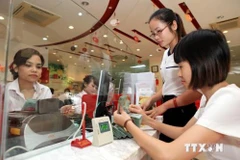 Giao dịch tại Agribank. (Ảnh: Vietnam+)