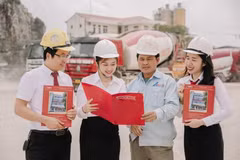 Cán bộ Agribank làm việc với doanh nghiệp. (Ảnh: PV/Vietnam+)