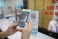 Thanh toán QR Pay tại Bệnh viện Bãi Cháy. (Ảnh: Vietnam+)