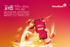 Khách hàng sẽ được nhận nhiều phần quà lì xì khi gửi tiết kiệm, thanh toán thẻ đầu năm mới tại VietinBank. (Ảnh: Vietnam+)