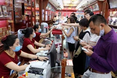 Giao dịch vàng tại doanh nghiệp. (Ảnh: PV/Vietnam+)