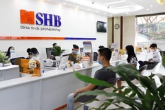 Giao dịch tại SHB. (Ảnh: Vietnam+) 