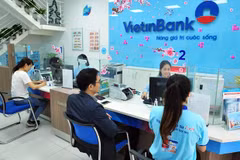 Giao dịch tại VietinBank. (Ảnh: PV/Vietnam+)