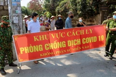 Dỡ bỏ phong tỏa, kết thúc cách ly y tế. (Ảnh: Đại Nghĩa/TTXVN)