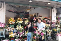 Giá các loại hoa trong nước và nhập khẩu đều tăng gấp 2 đến 3 lần so với năm ngoái. (Ảnh: Phương Anh/TXVN)