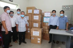 Đoàn công tác mang theo nhiều trang thiết bị phục vụ công tác điều trị bệnh COVID-19 nặng. (Ảnh: Mai Trang/TTXVN)