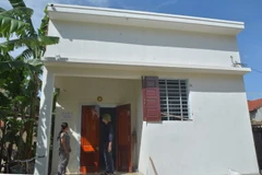 Những căn nhà vững chãi từ nguồn hỗ trợ của ADB giúp người dân vùng lũ an cư, ổn định cuộc sống. (Nguồn: baoquangbinh)