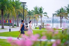 Không gian rộng thoáng với các hồ nước, công viên cây xanh, quảng trường giúp cư dân yên tâm vận động mà vẫn giữ khoảng cách an toàn Hạnh phúc là đây khi mỗi ngày chúng ta vẫn khỏe mạnh và bình an. (Nguồn: Vingroup)
