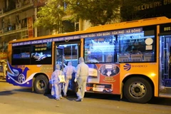 Tối 8/8/2021, sau khi có thông tin về một ca nghi nhiễm SARS-CoV2 tại số 307 phố Trần Đại Nghĩa (phường Trương Định), lực lượng chức năng quận Hai Bà Trưng (Hà Nội) lập tức tiến hành phong tỏa tạm thời một đoạn phố, tổ chức lấy mẫu xét nghiệm cho những ng