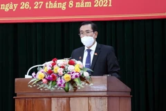 Chủ tịch HĐND tỉnh Ninh Thuận Phạm Văn Hậu phát biểu tại kỳ họp. (Ảnh: Công Thử/TTXVN)