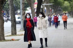 Người dân Hà Nội đeo khẩu trang phòng chống dịch COVID-19. (Ảnh: Tuấn Đức/TTXVN)