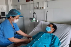 Hiện tại tình trạng bệnh nhân đang tiến triển tốt dần. (Ảnh: TTXVN phát)
