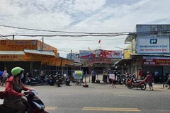 Chợ Vũng Tàu, chợ đầu mối lớn nhất của thành phố Vũng Tàu cũng bị phong tỏa do có ca dương tính với SARS-CoV-2 là tiểu thương tại chợ. (Ảnh: Hoàng Nhị/TTXVN)