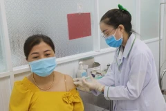 Với dân số gần 1,2 triệu người, Cà Mau cần phải tiêm cho khoảng 815.000 người để đạt miễn dịch cộng đồng. (Ảnh: Huỳnh Anh/TTXVN)