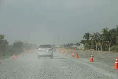 Kiểm tra và chạy thực nghiệm thông tuyến cao tốc Trung Lương-Mỹ Thuận. (Ảnh: Minh Trí/TTXVN)