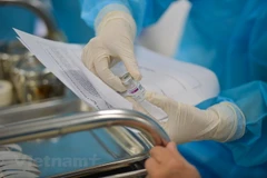 Cận cảnh vaccine của AstraZeneca. (Ảnh: Minh Sơn/Vietnam+)