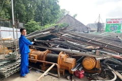 Đối tượng Phạm Văn Thiên bị bắt cùng tang vật. (Ảnh: Thanh Tân/TTXVN)