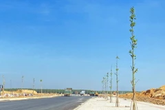 Một tuyến đường đã hoàn thành tại Khu tái định cư Lộc An-Bình Sơn. (Ảnh: Công Phong/TTXVN)