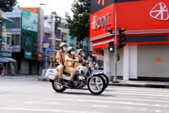 Lực lượng cảnh sát giao thông tăng cường tuần tra trên các tuyến đường trung tâm thành phố, quận 3. (Ảnh: Thanh Vũ/TTXVN)