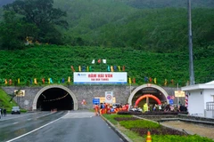 Hai ống hầm 1 và 2 tại khu vực phía Nam hầm Hải Vân. (Ảnh: Quốc Dũng/TTXVN)