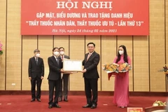 Hà Nội trao tặng Danh hiệu “Thầy thuốc Nhân dân, Thầy thuốc Ưu tú" 