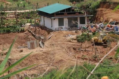 Bãi tập kết cát thuộc lô đất trên địa phận phường 7 và là sở hữu của gia đình ông Hồ Phúc Hùng. (Ảnh: Nguyễn Dũng/TTXVN)