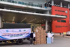 Chuyến xe đầu Xuân mang sữa yêu thương từ Cô Gái Hà Lan, Yomost và Friso tiếp tục lăn bánh ngay trong mùng 7 Tết để kịp thời đến với Hải Dương. (Nguồn: FrieslandCampina Việt Nam)