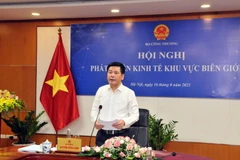 Bộ trưởng Bộ Công Thương Nguyễn Hồng Diên chủ trì hội nghị tại điểm cầu Hà Nội. (Ảnh: Trần Việt/TTXVN)